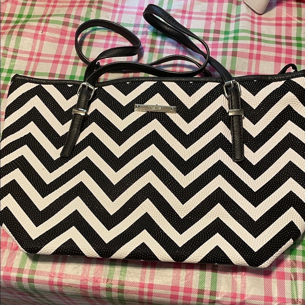 Stylish Chevron Tote Bag in Black and White